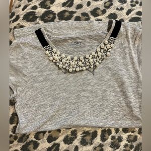 EUC Pearl Statement Necklace Detailing on Gray Short Sleeve TShirt